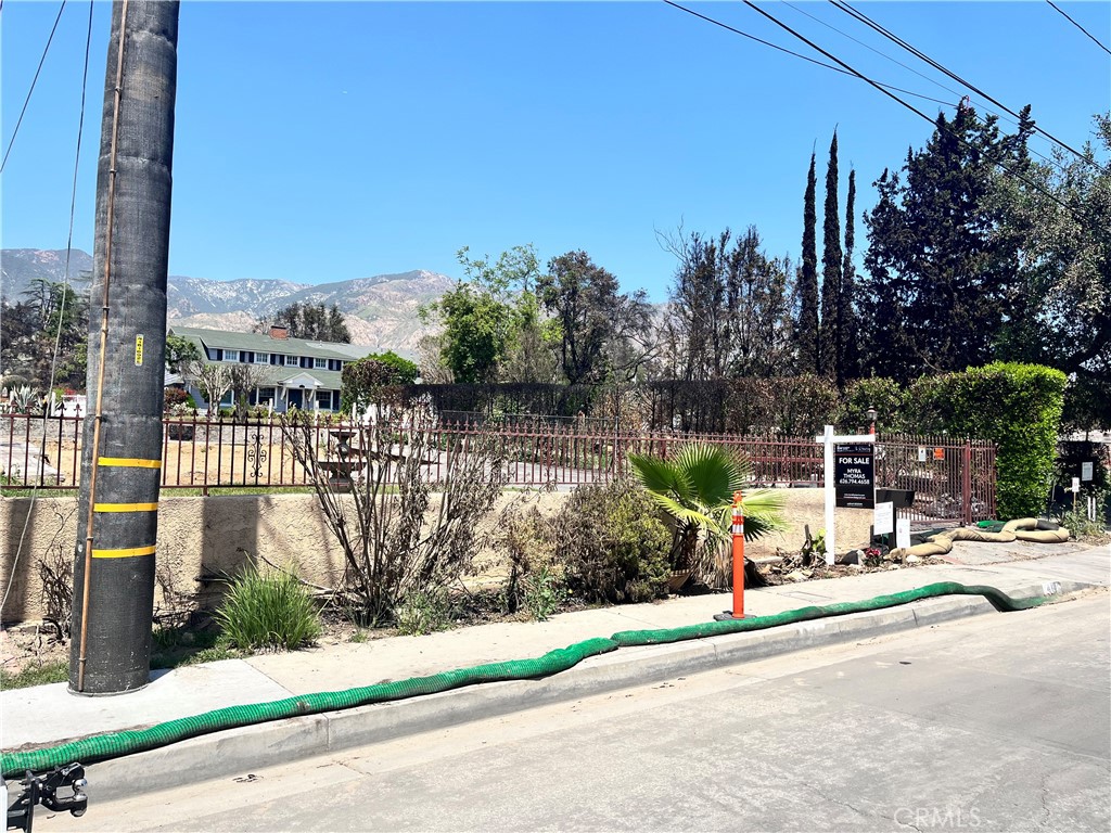 419 W Altadena Drive