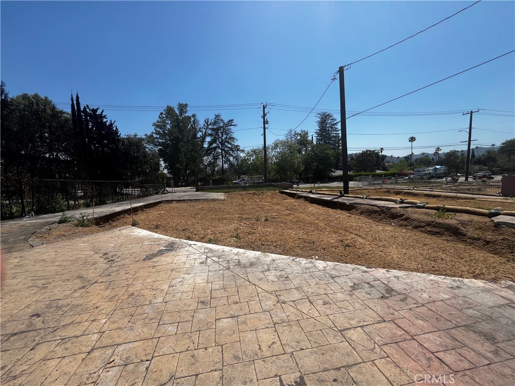 419 W Altadena Drive