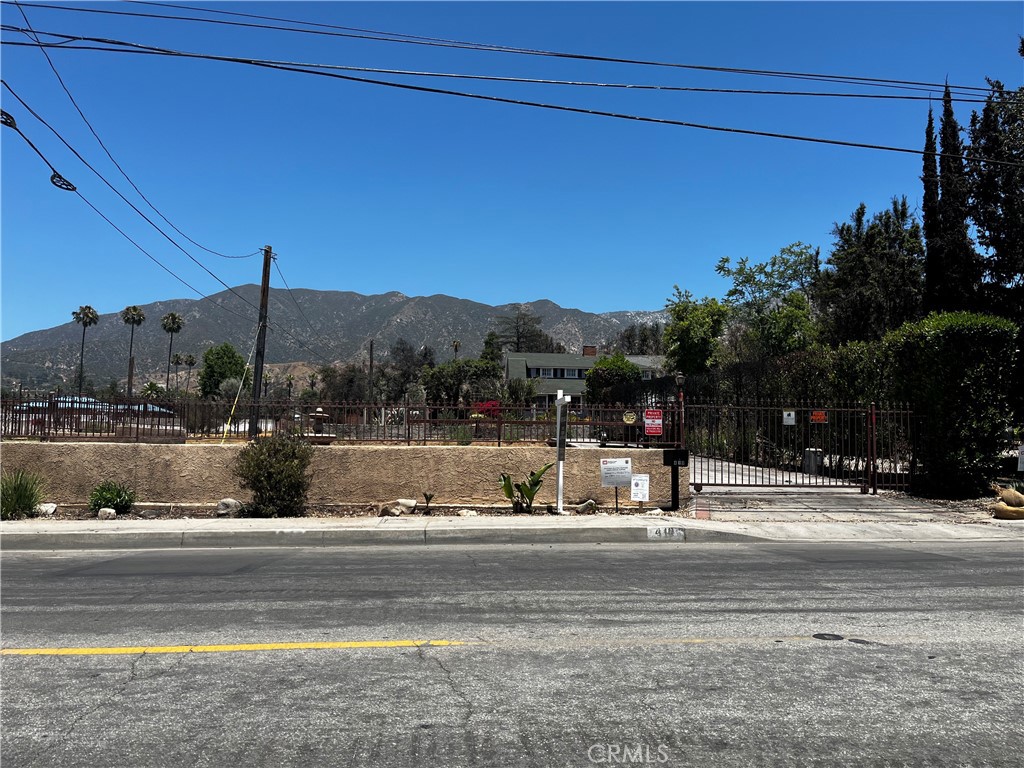 419 W Altadena Drive