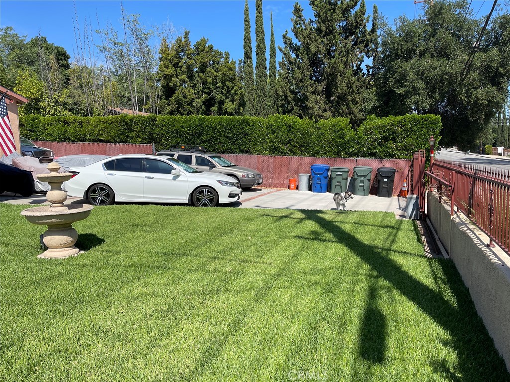 419 W Altadena Drive