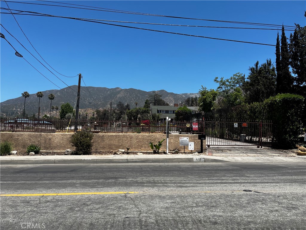 419 W Altadena Drive