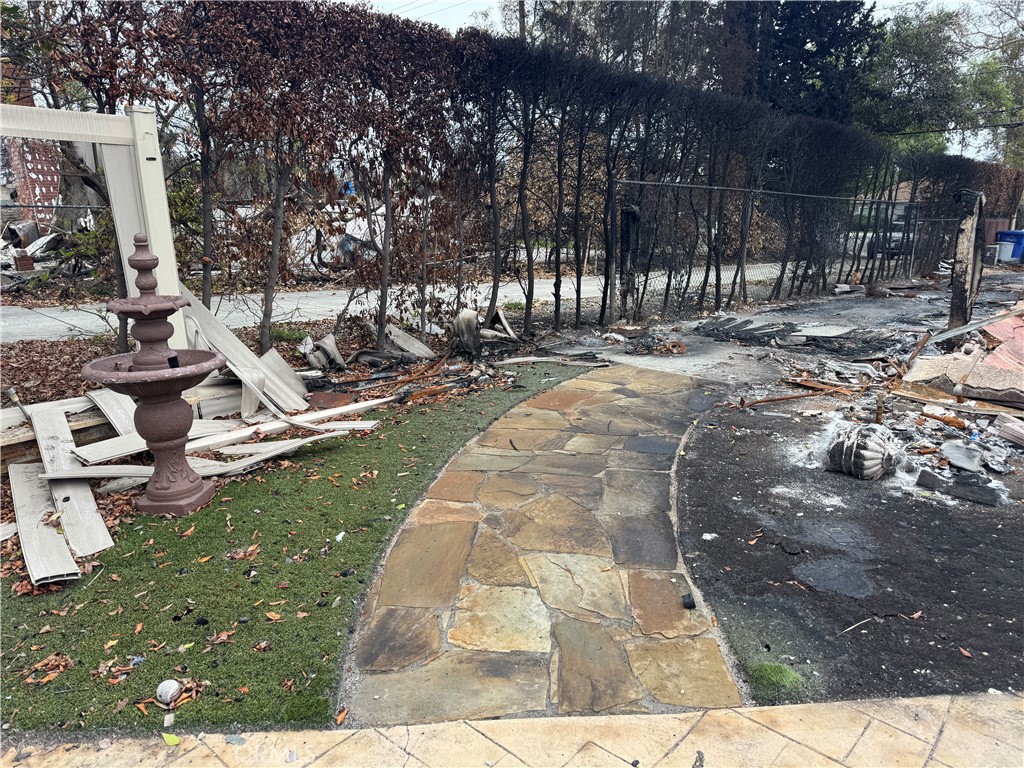 419 W Altadena Drive