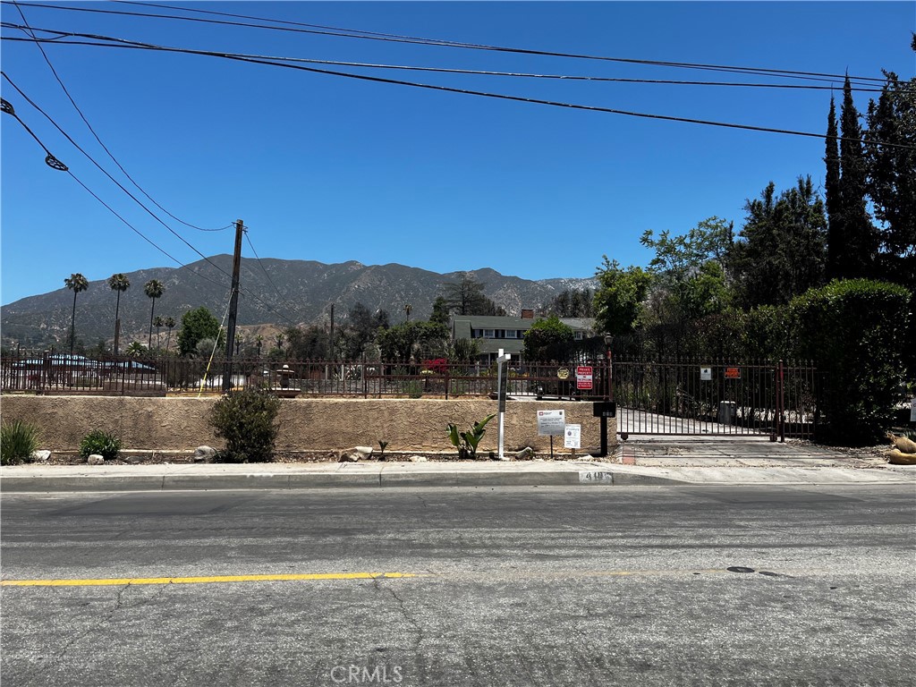 419 W Altadena Drive