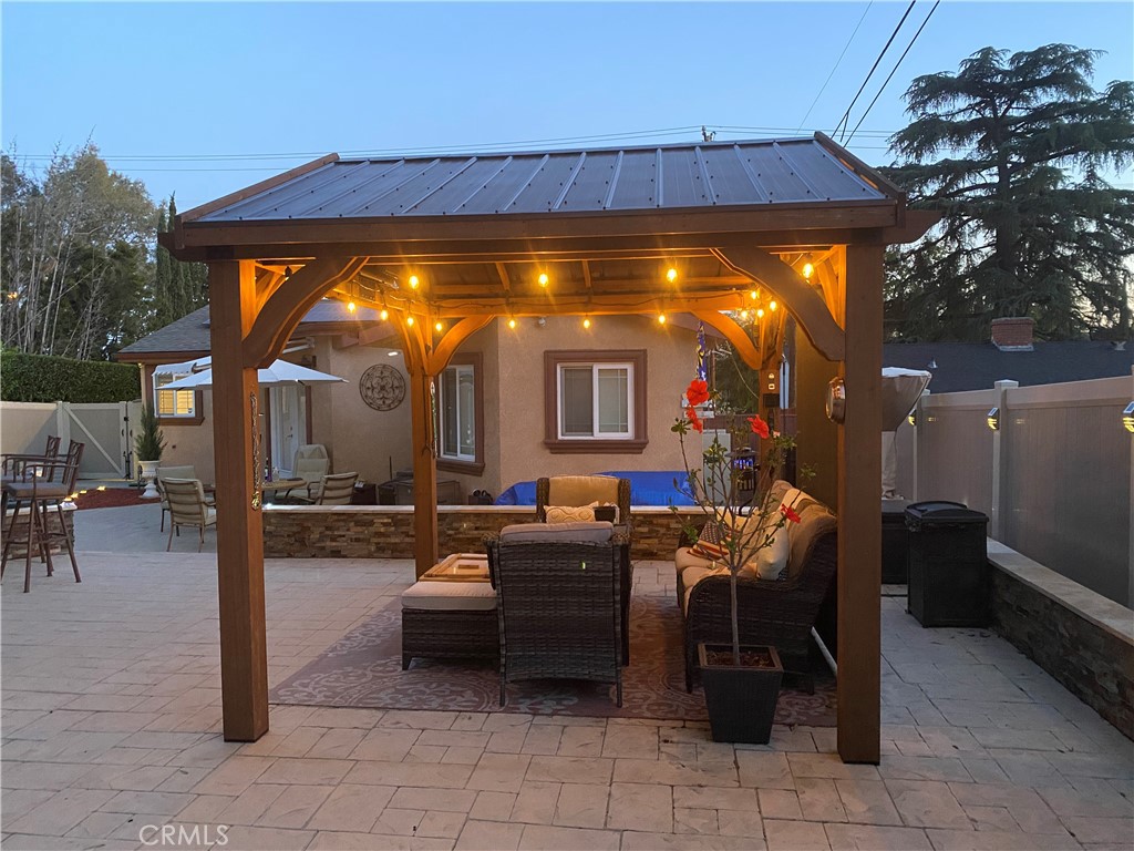 419 W Altadena Drive