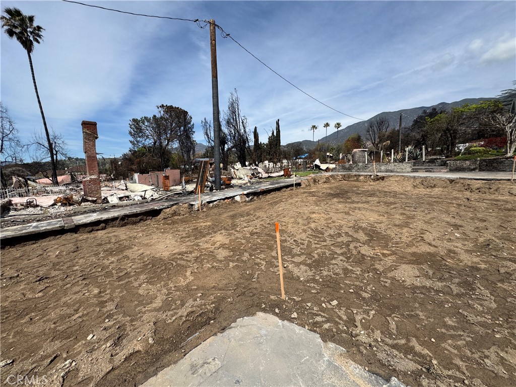 419 W Altadena Drive