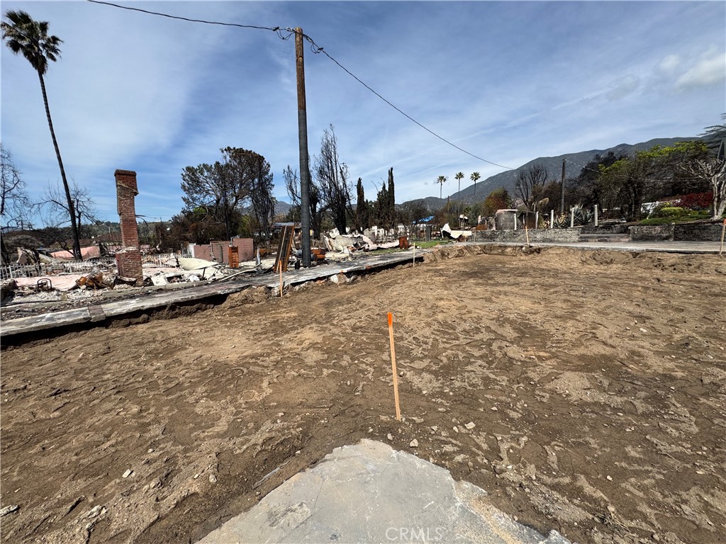 419 W Altadena Drive