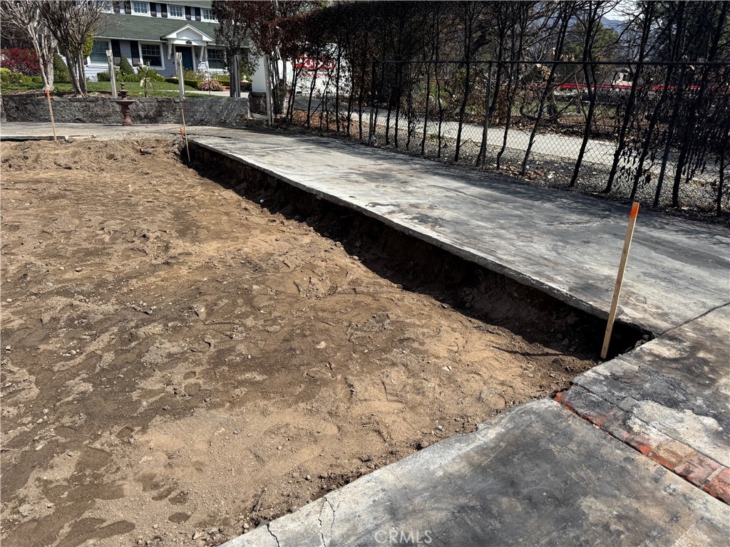 419 W Altadena Drive