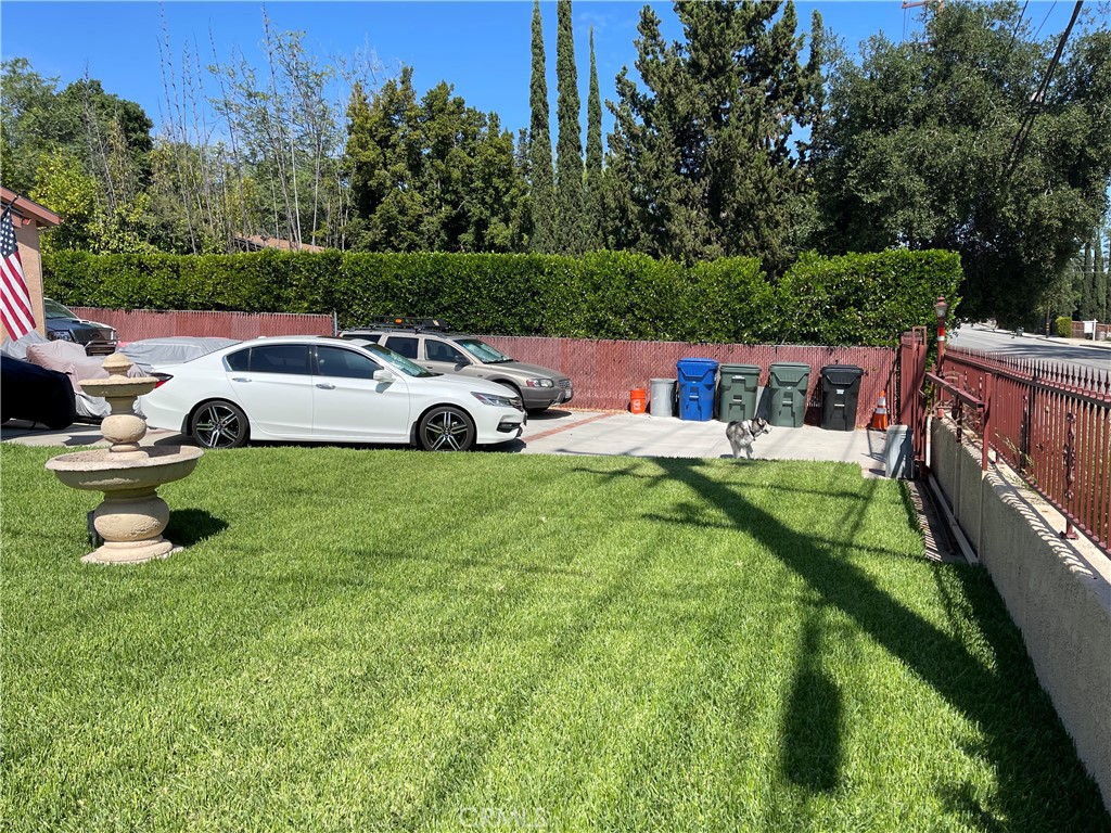 419 W Altadena Drive