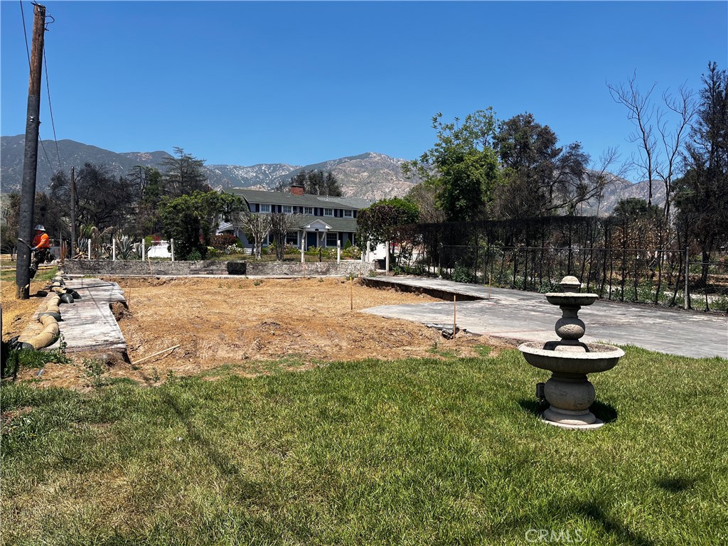 419 W Altadena Drive