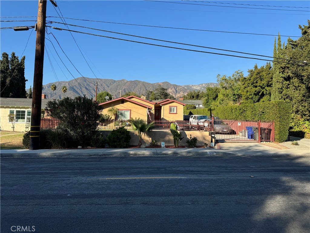 419 W Altadena Drive