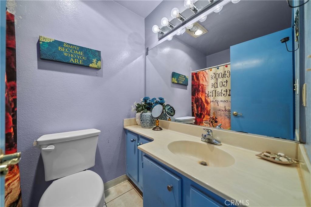 630 W Queen Street 10