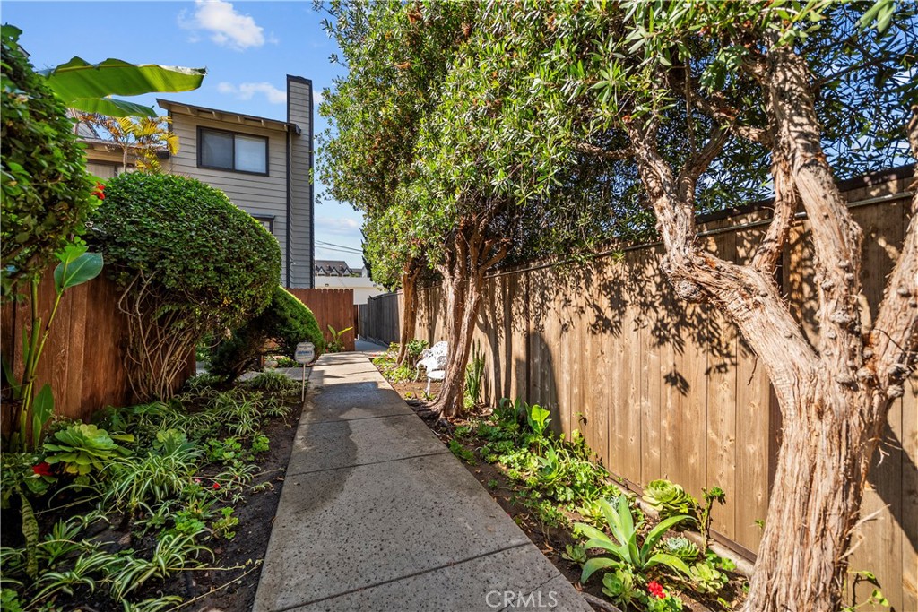 630 W Queen Street 10