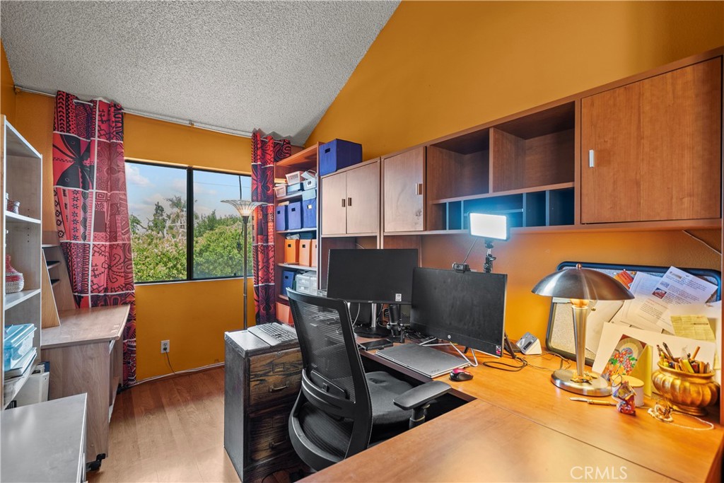 630 W Queen Street 10