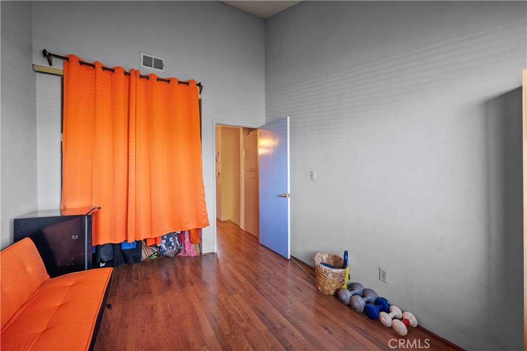 630 W Queen Street 10