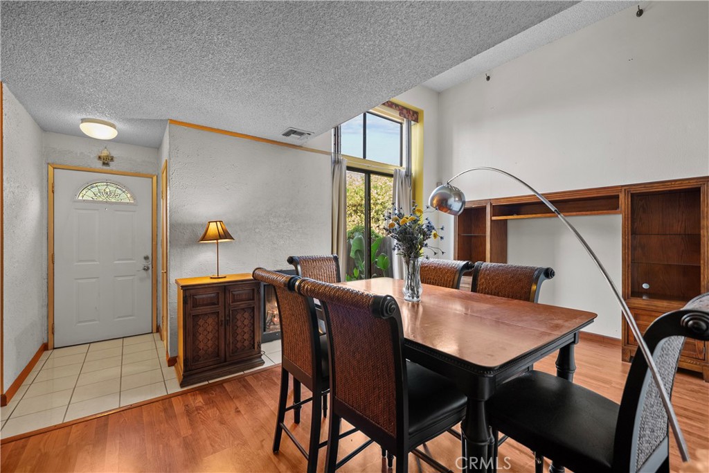 630 W Queen Street 10