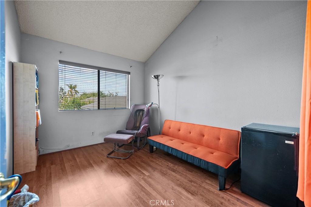 630 W Queen Street 10