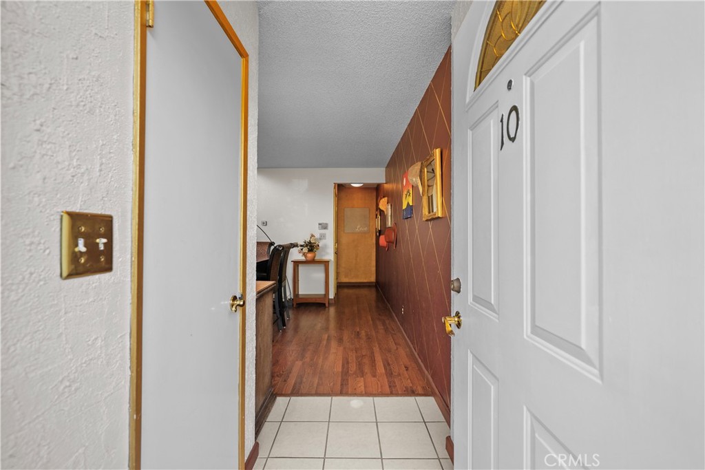 630 W Queen Street 10