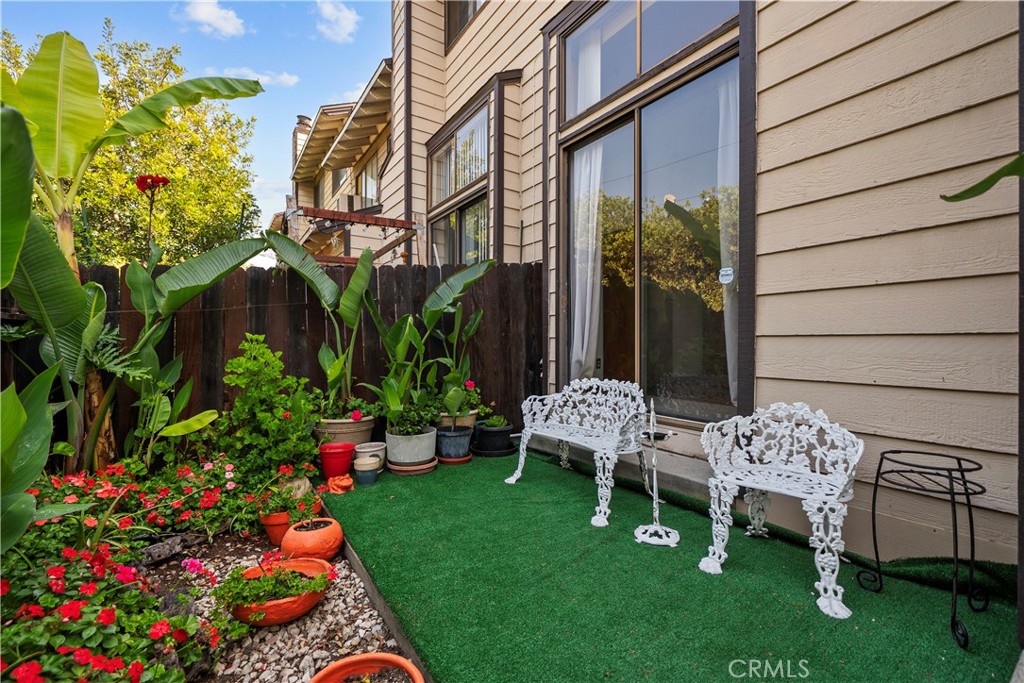 630 W Queen Street 10