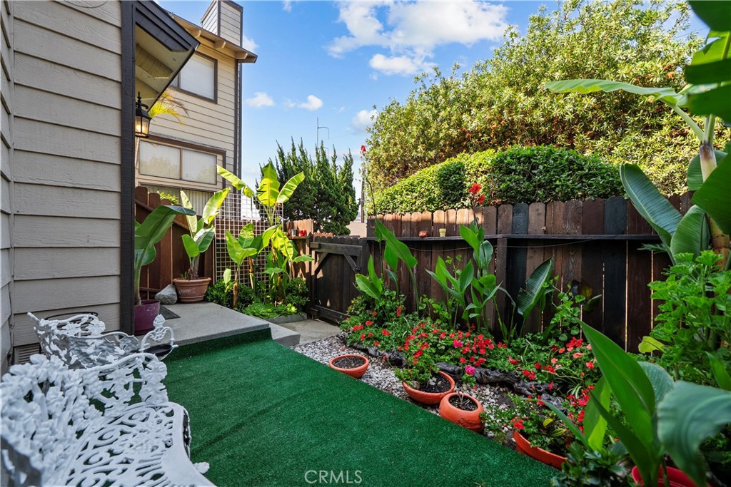 630 W Queen Street 10