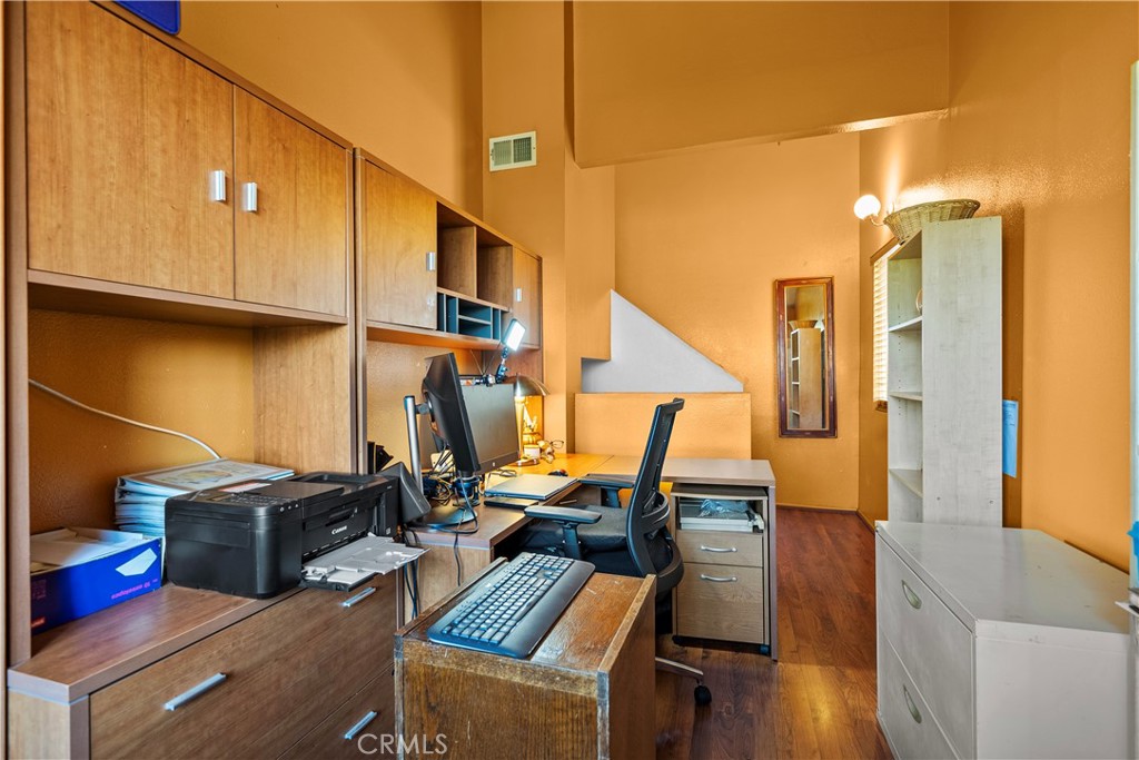 630 W Queen Street 10