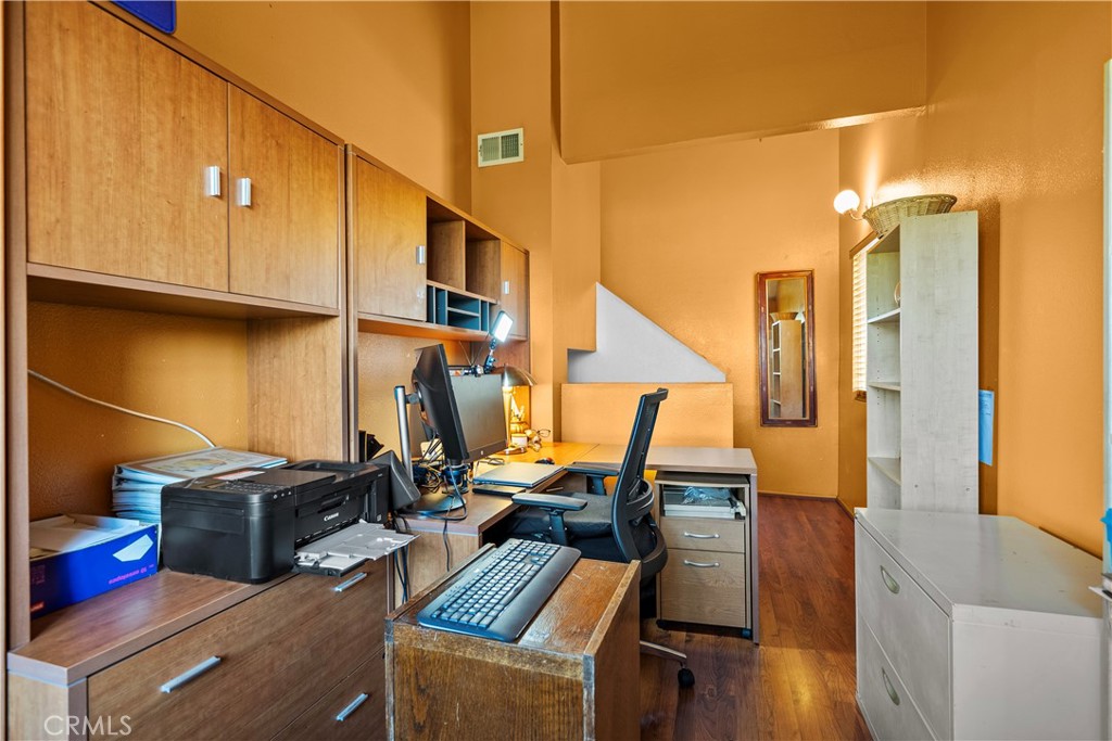 630 W Queen Street 10