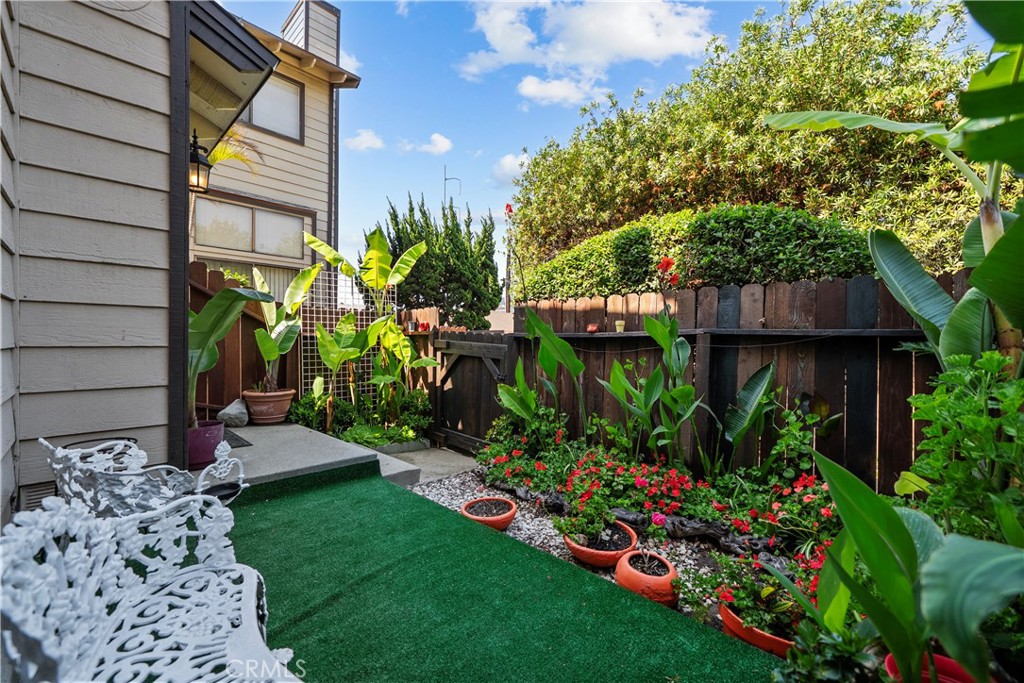 630 W Queen Street 10