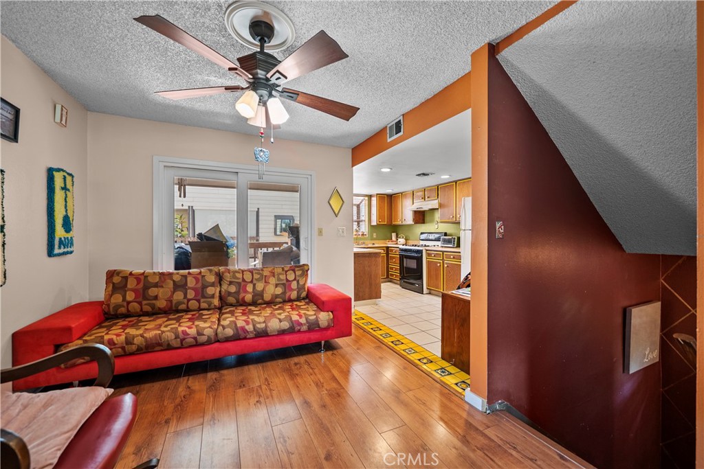 630 W Queen Street 10