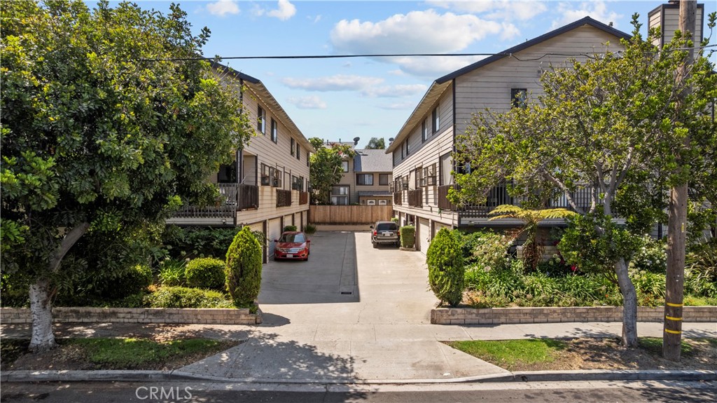 630 W Queen Street 10