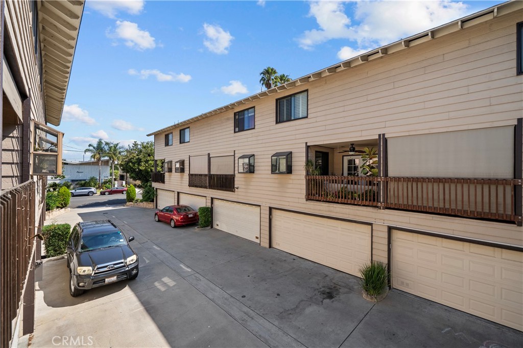 630 W Queen Street 10