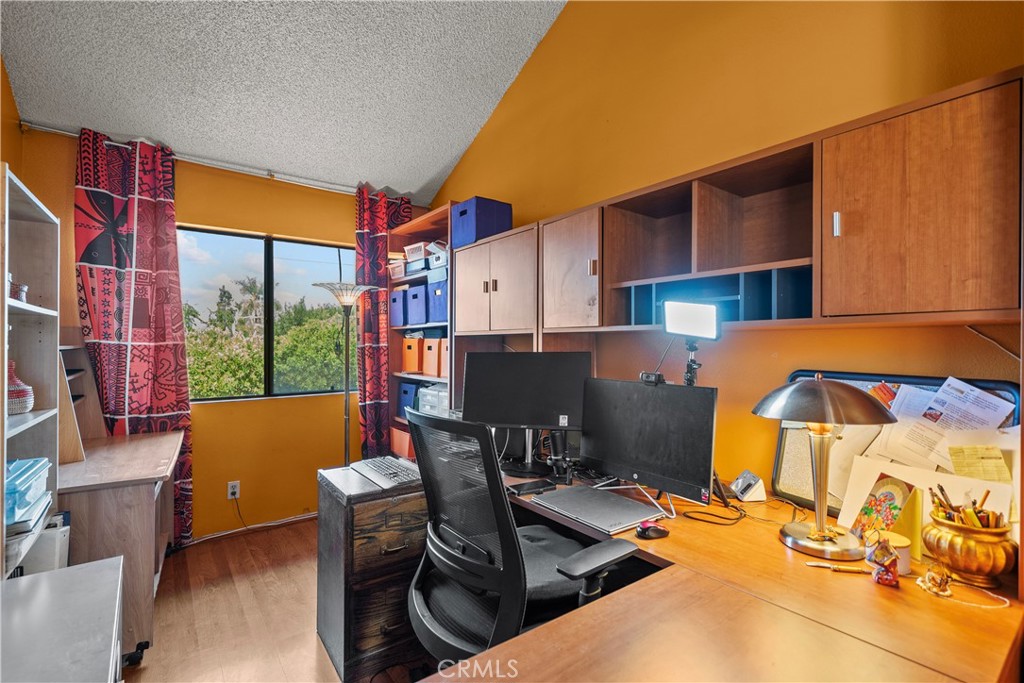 630 W Queen Street 10