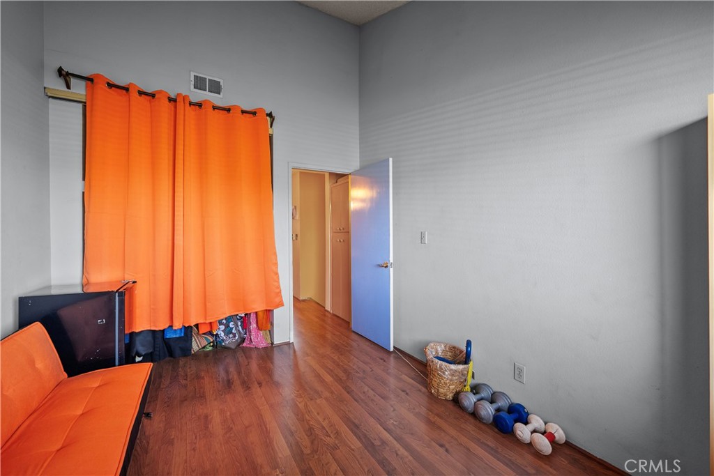 630 W Queen Street 10