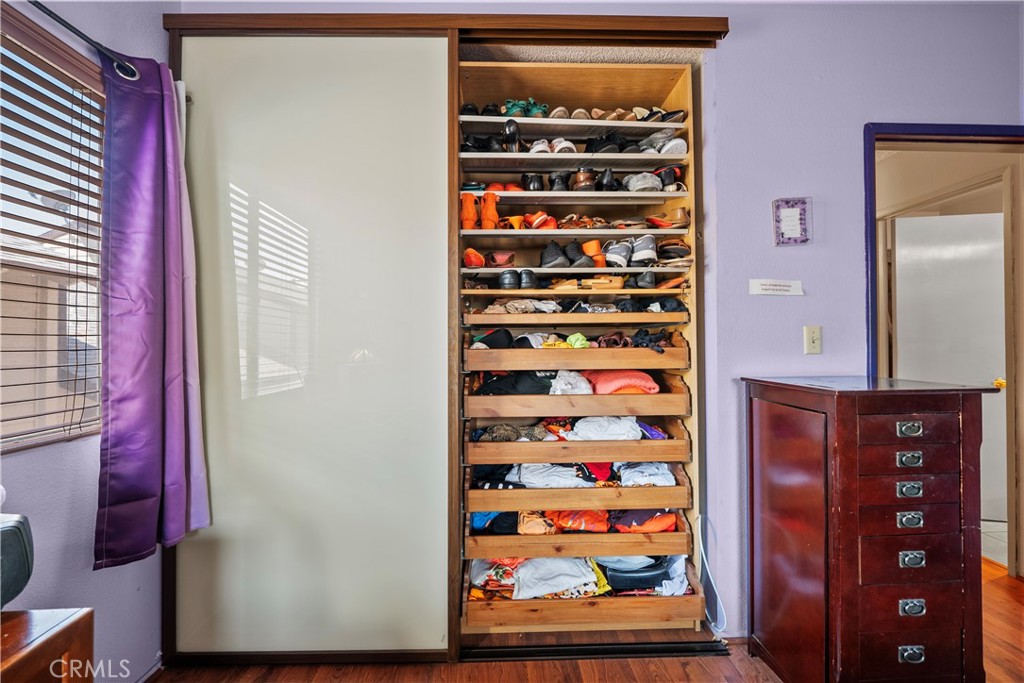 630 W Queen Street 10