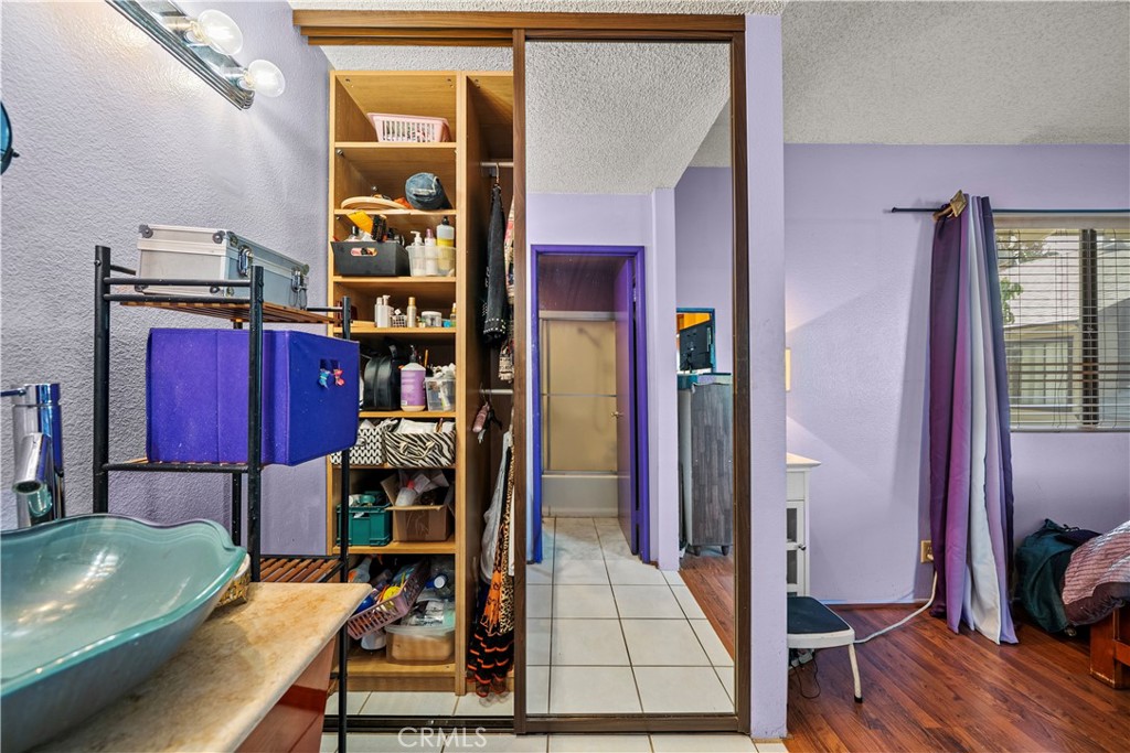 630 W Queen Street 10