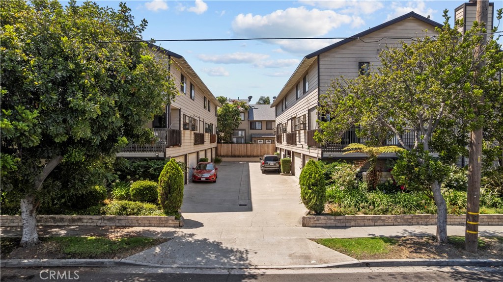 630 W Queen Street 10