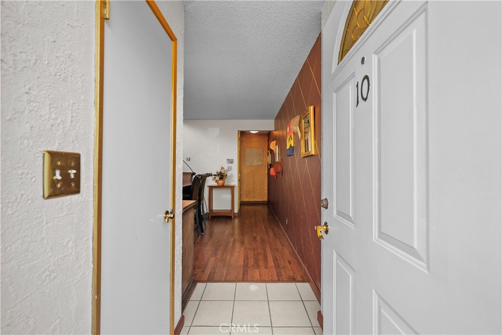 630 W Queen Street 10