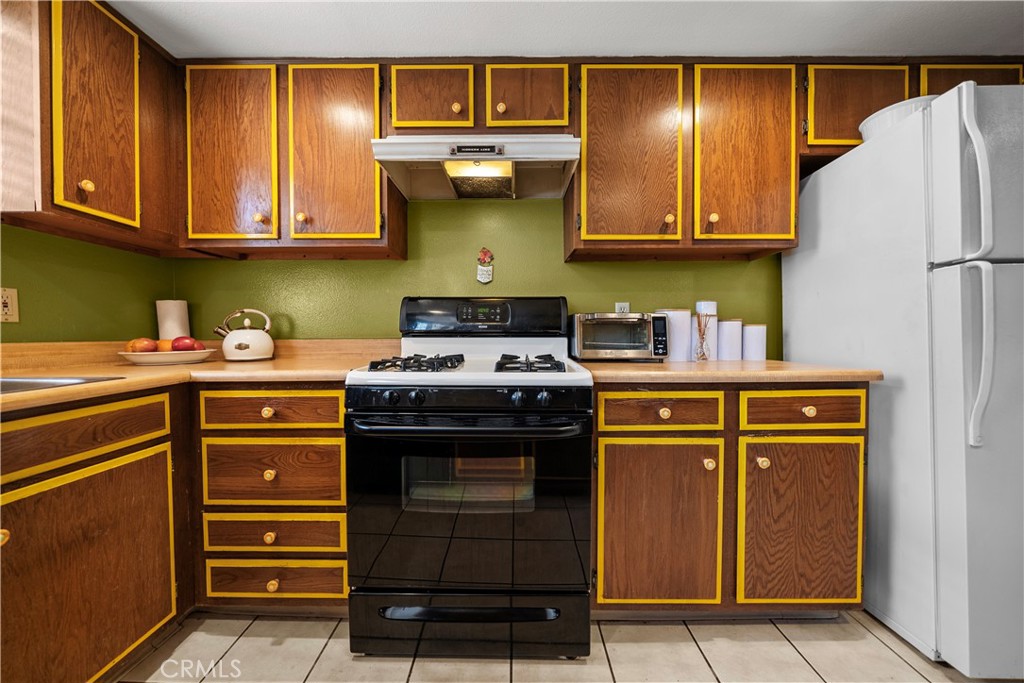 630 W Queen Street 10