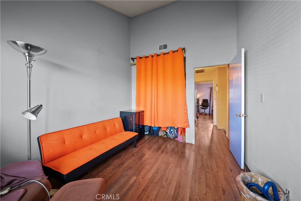 630 W Queen Street 10