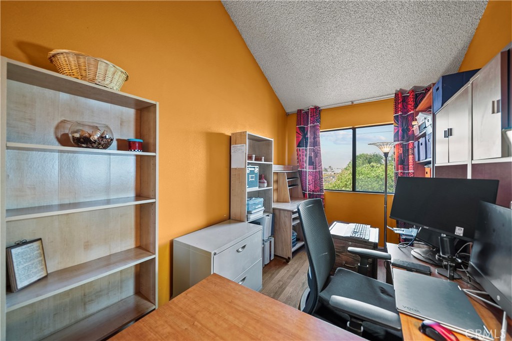 630 W Queen Street 10