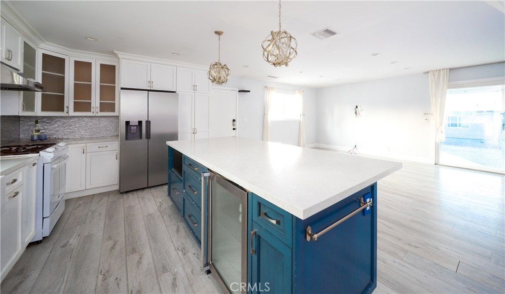 22149 Victory Boulevard