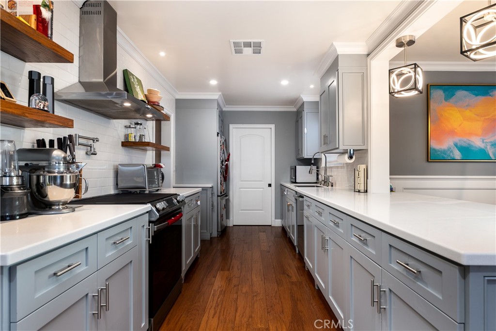 16264 Kalisher Street