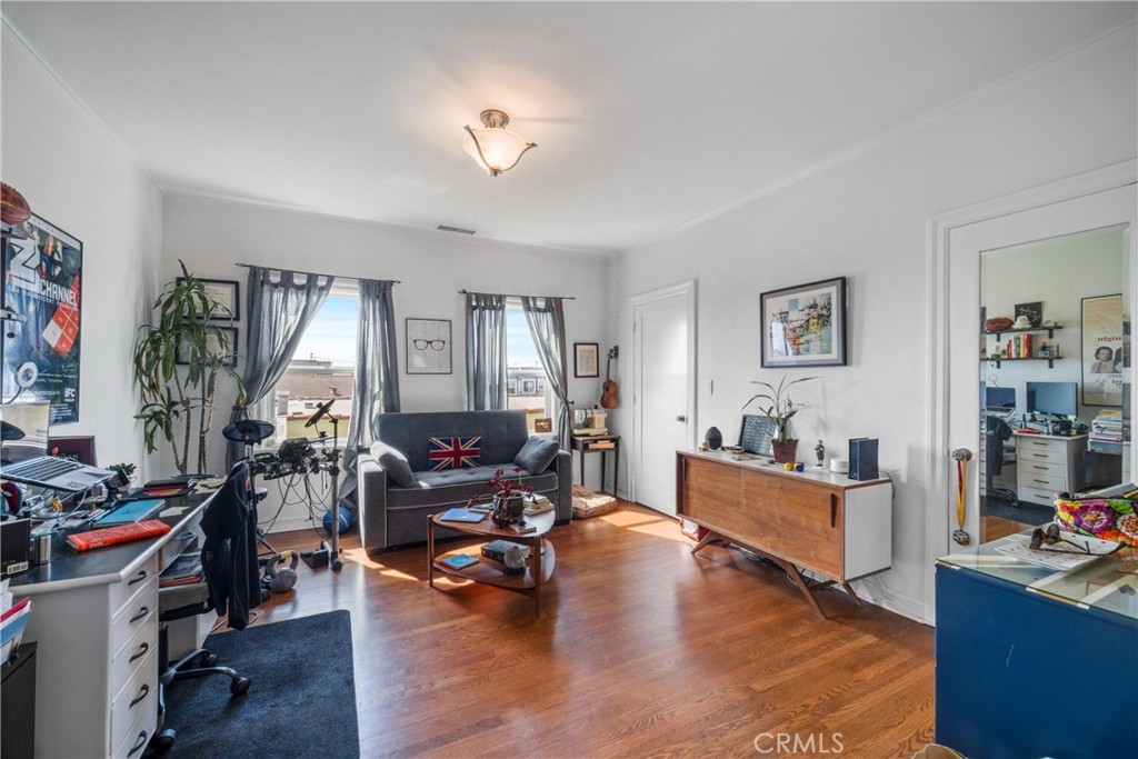 1245 S Hudson