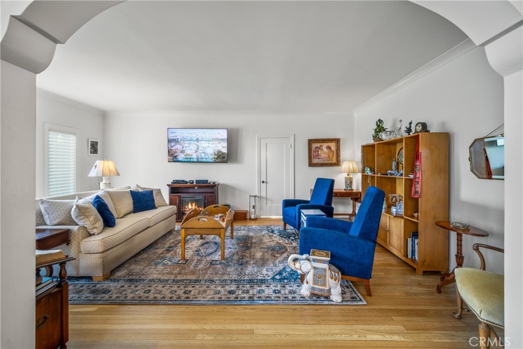 1245 S Hudson
