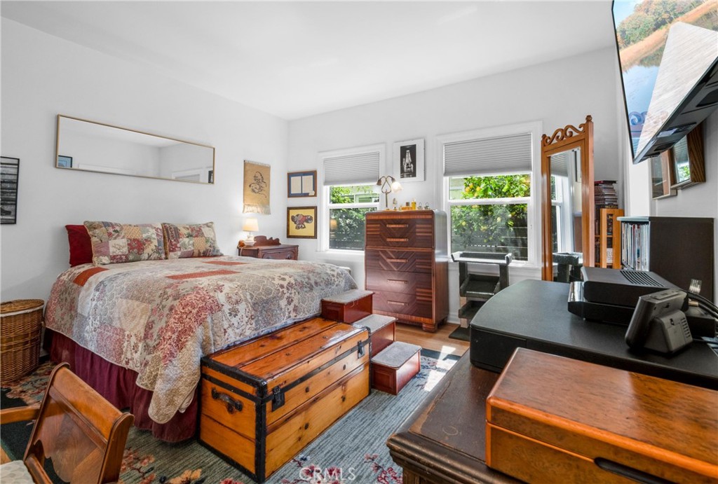 1245 S Hudson