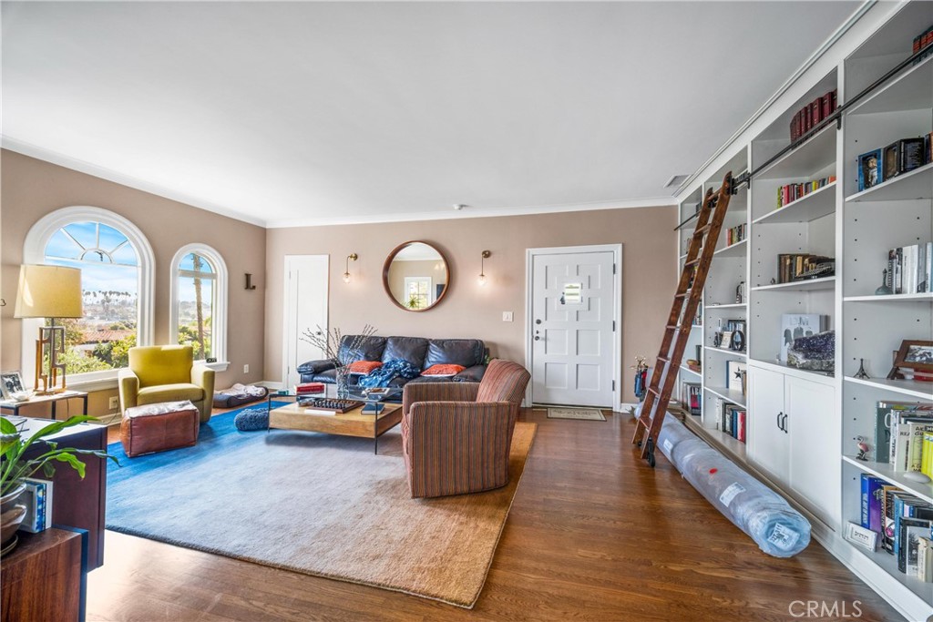 1245 S Hudson