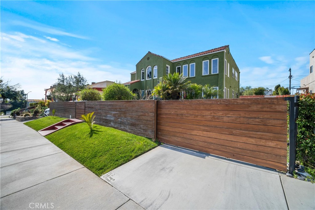 1245 S Hudson