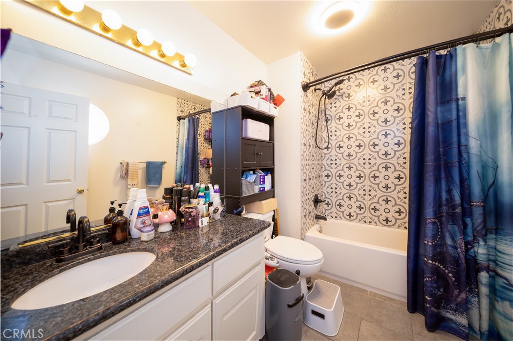 8744 Burnet 7
