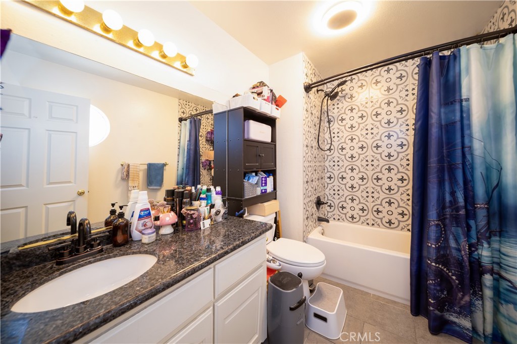 8744 Burnet 7