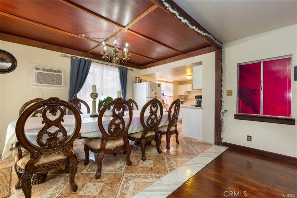1812 E Briarvale