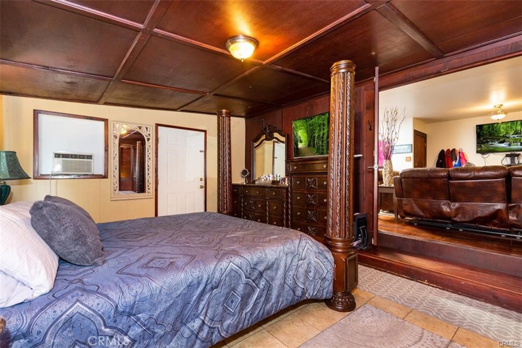 1812 E Briarvale