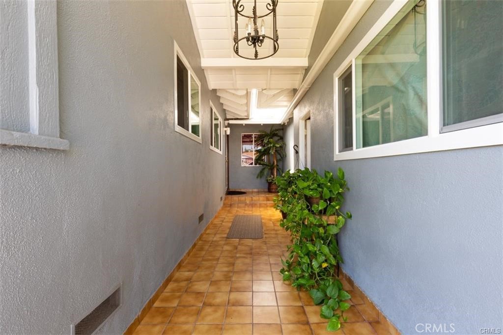 1812 E Briarvale